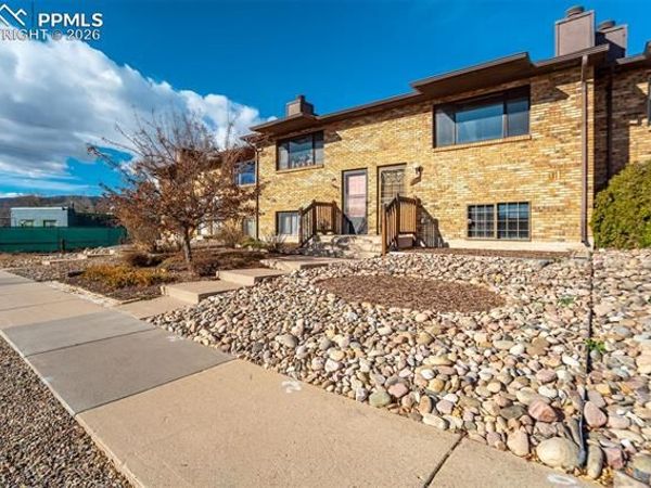 326 Mount View Lane, Colorado Springs, CO 80907