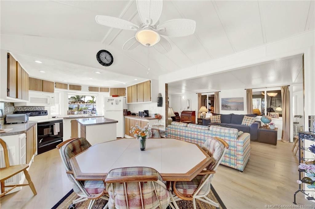 10725 S Ocean Drive, Unit 465, Jensen Beach, FL 34957 Photo