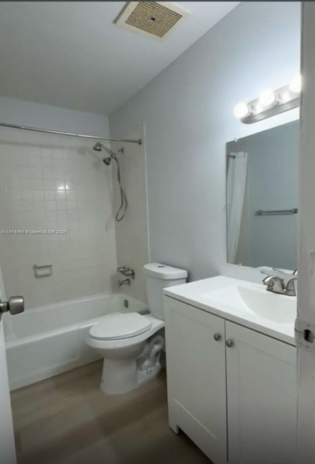 17901 NW 68 Ave, Unit T-205, Hialeah, FL 33015 Photo