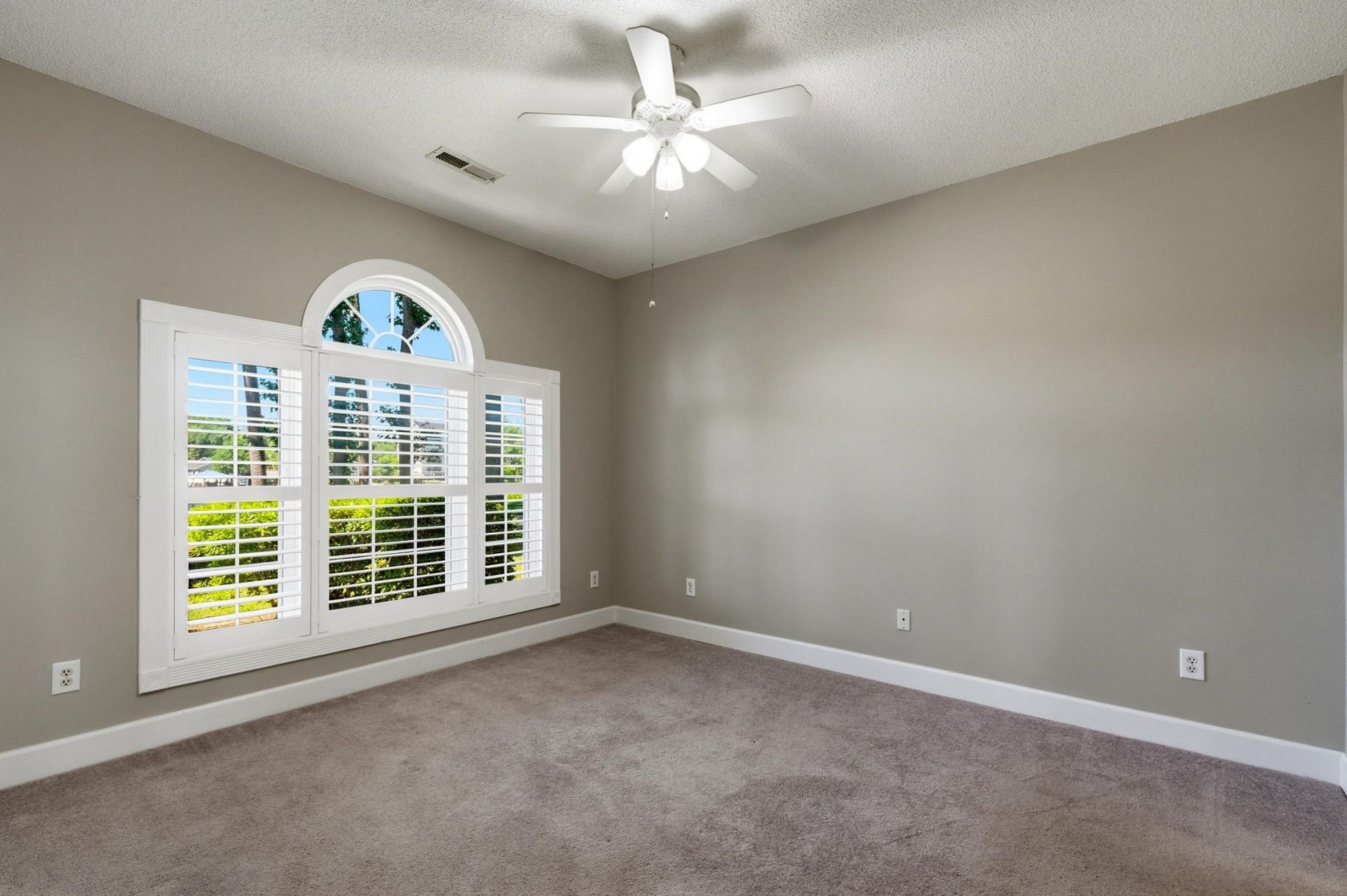 702 Riverwalk Dr. Photo 12