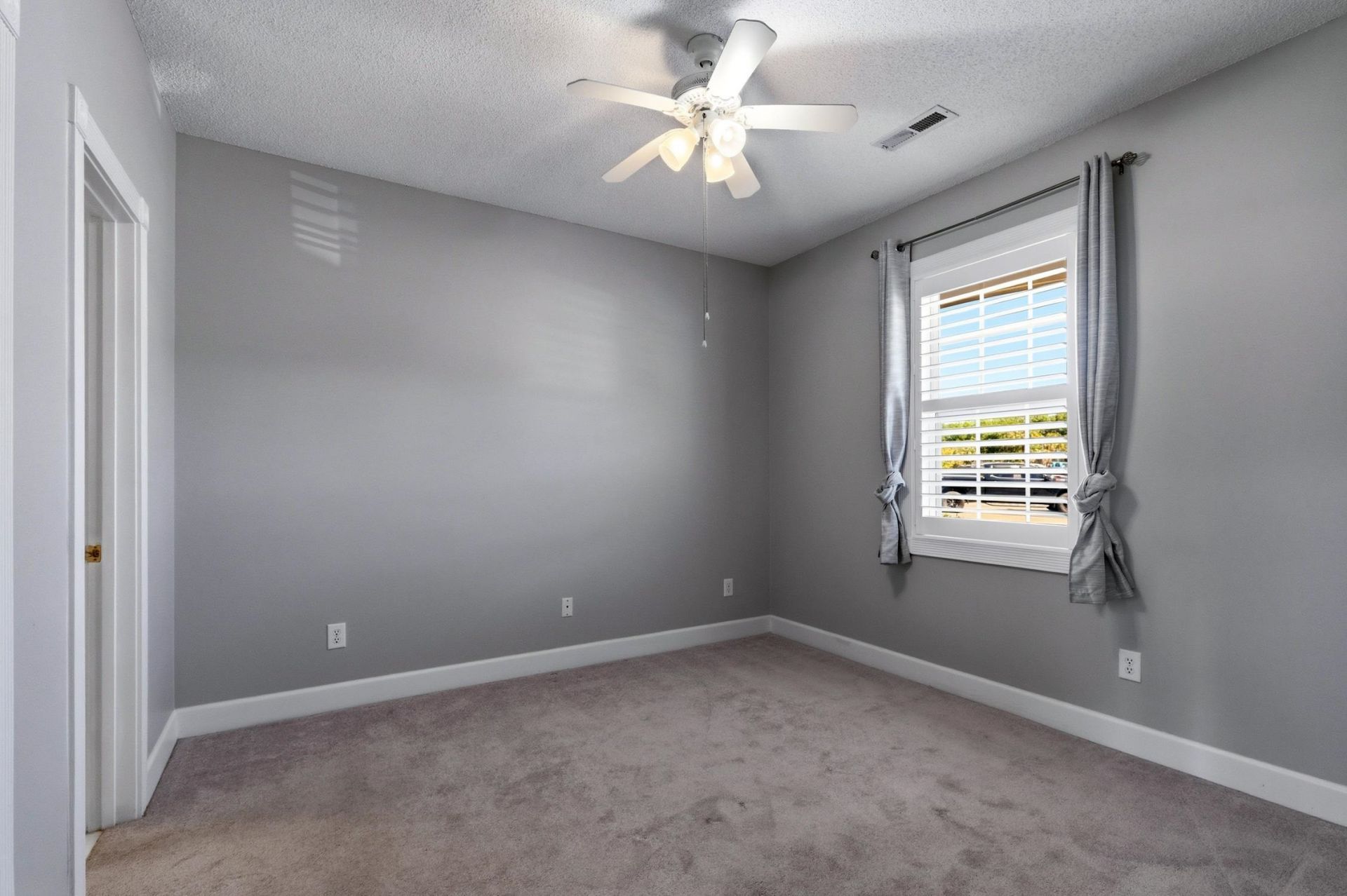 702 Riverwalk Dr. Photo 16