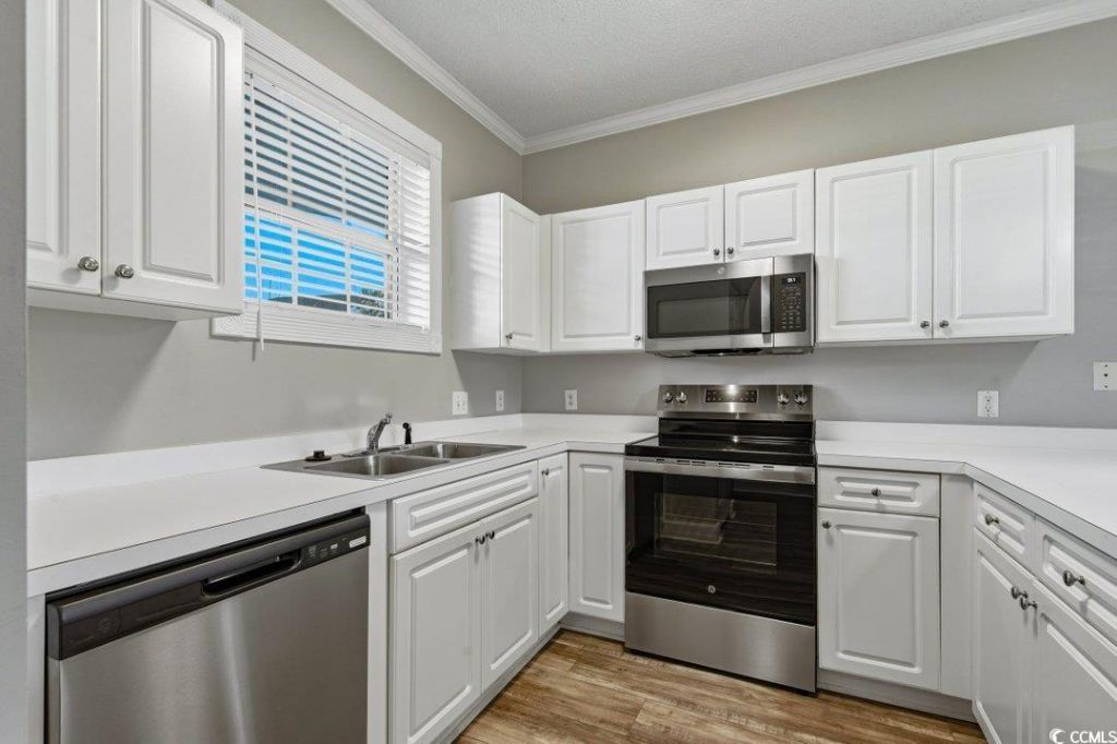 702 Riverwalk Dr. Photo 4