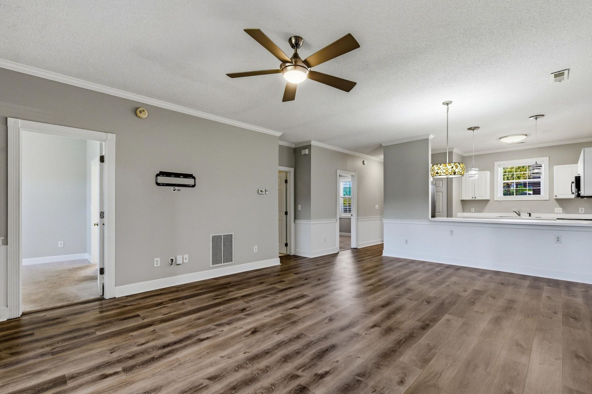 702 Riverwalk Dr. Photo 4