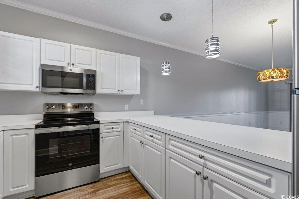 702 Riverwalk Dr. Photo 5