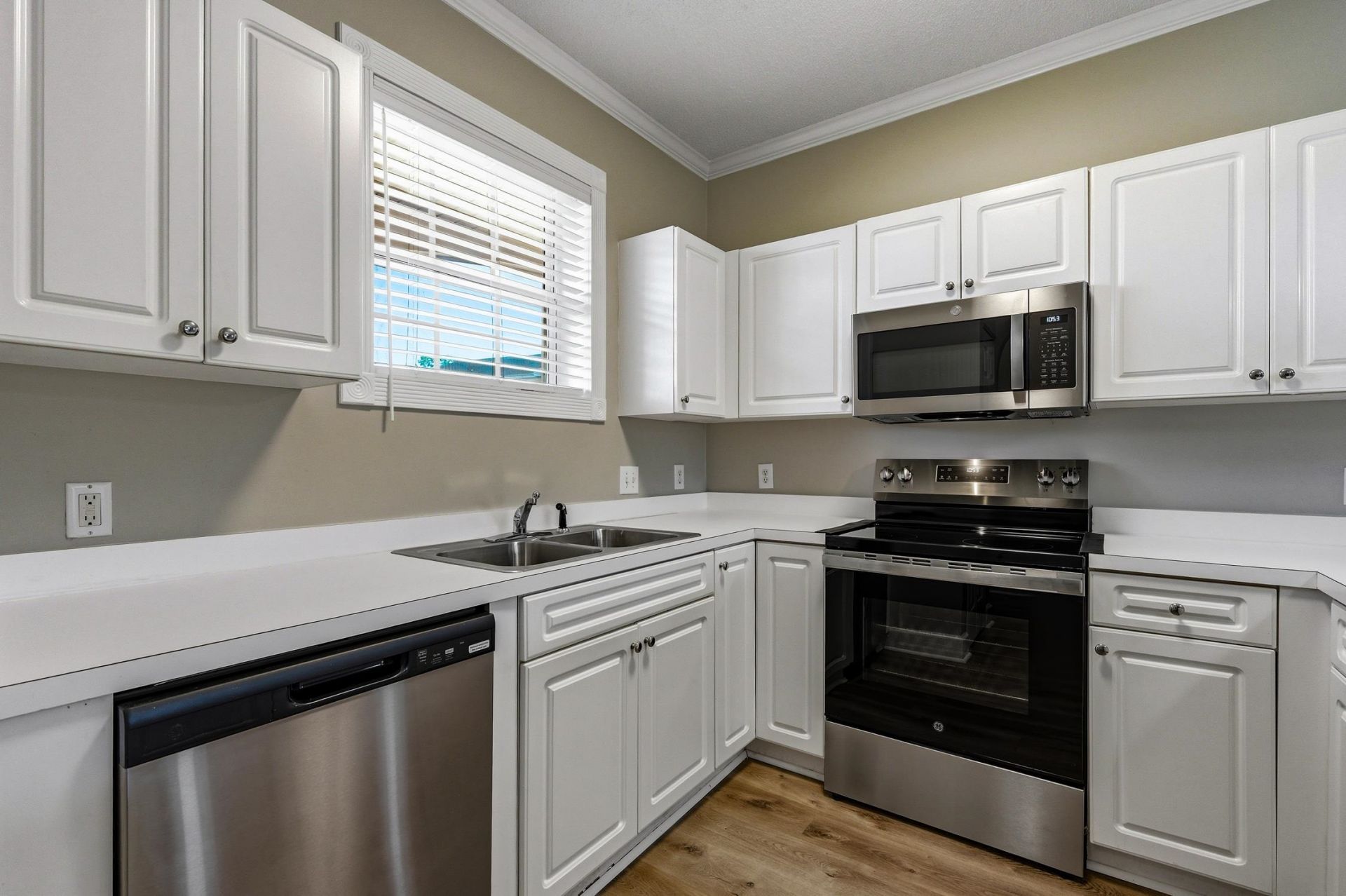 702 Riverwalk Dr. Photo 8