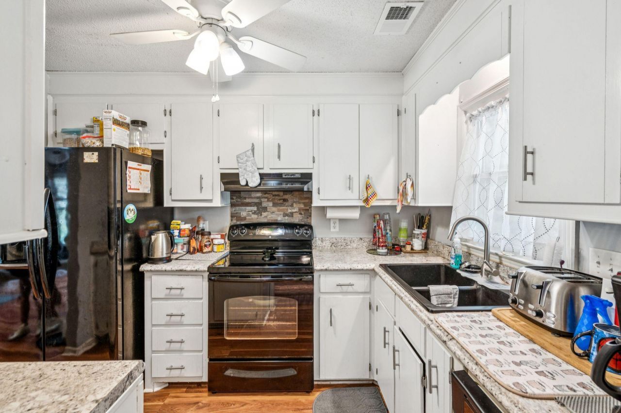 6 Teaneck Road Photo 12