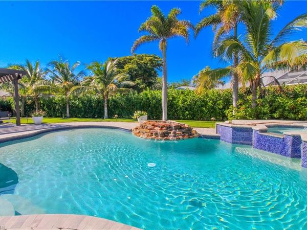 1555 Crayton RD, NAPLES, FL 34102