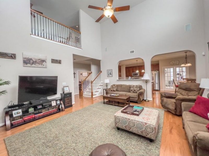 143 Spring Meadows Drive Photo 7