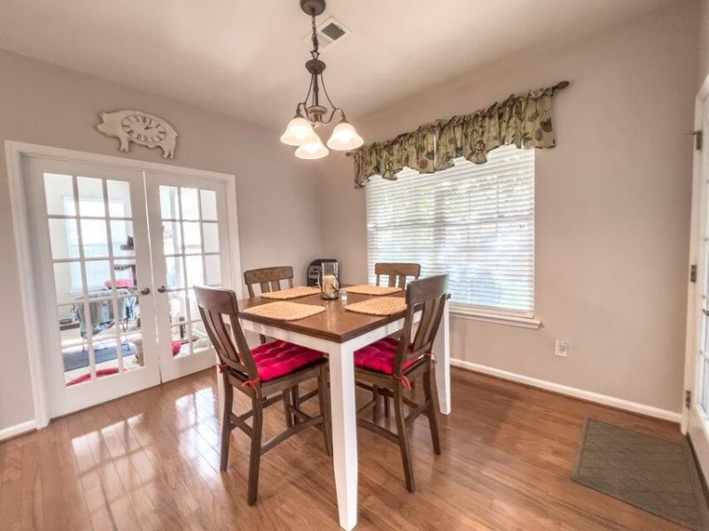 143 Spring Meadows Drive Photo 8