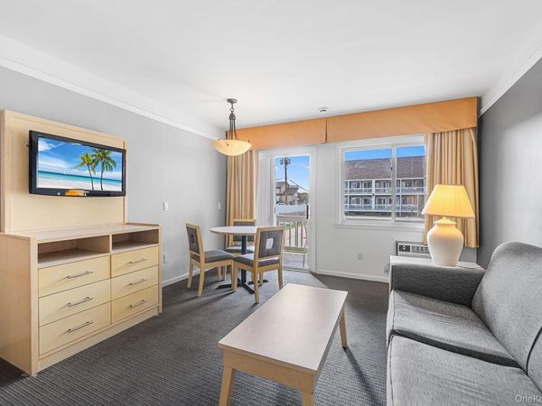 131 S Emerson Avenue, Unit 235, Montauk, NY 11954