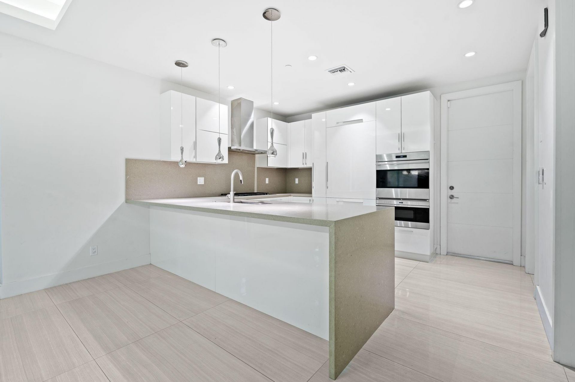 240 Shore Court, Lauderdale by the Sea, FL 33308 Photo