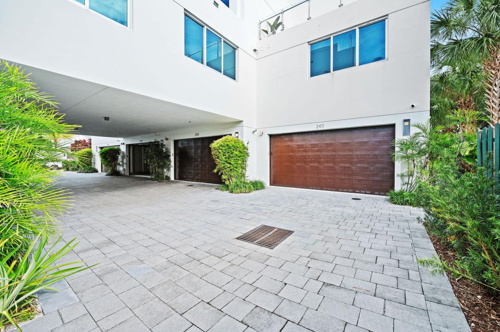 240 Shore Court, Lauderdale by the Sea, FL 33308 Photo