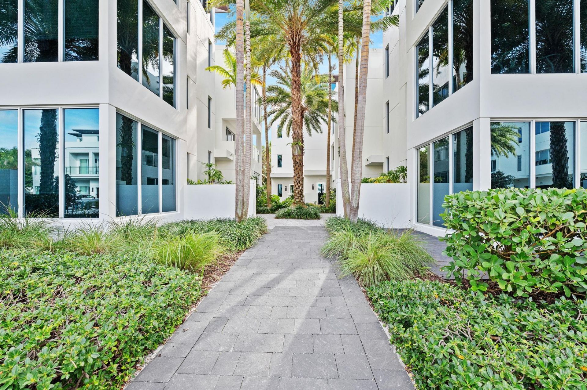 240 Shore Court, Lauderdale by the Sea, FL 33308 Photo