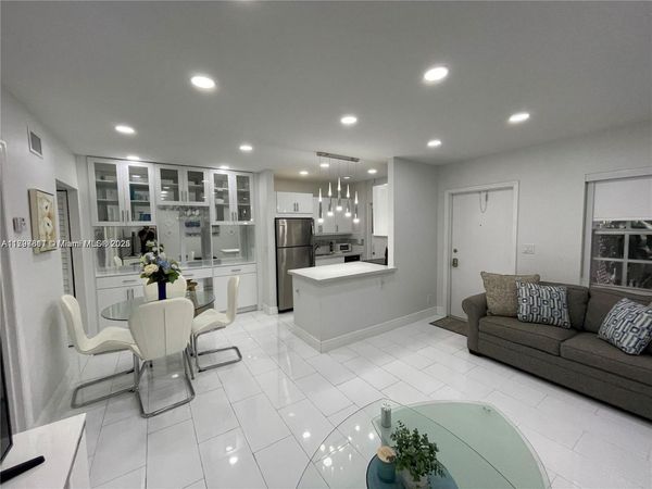 1407 NE 56th St, Unit 103, Fort Lauderdale, FL 33334