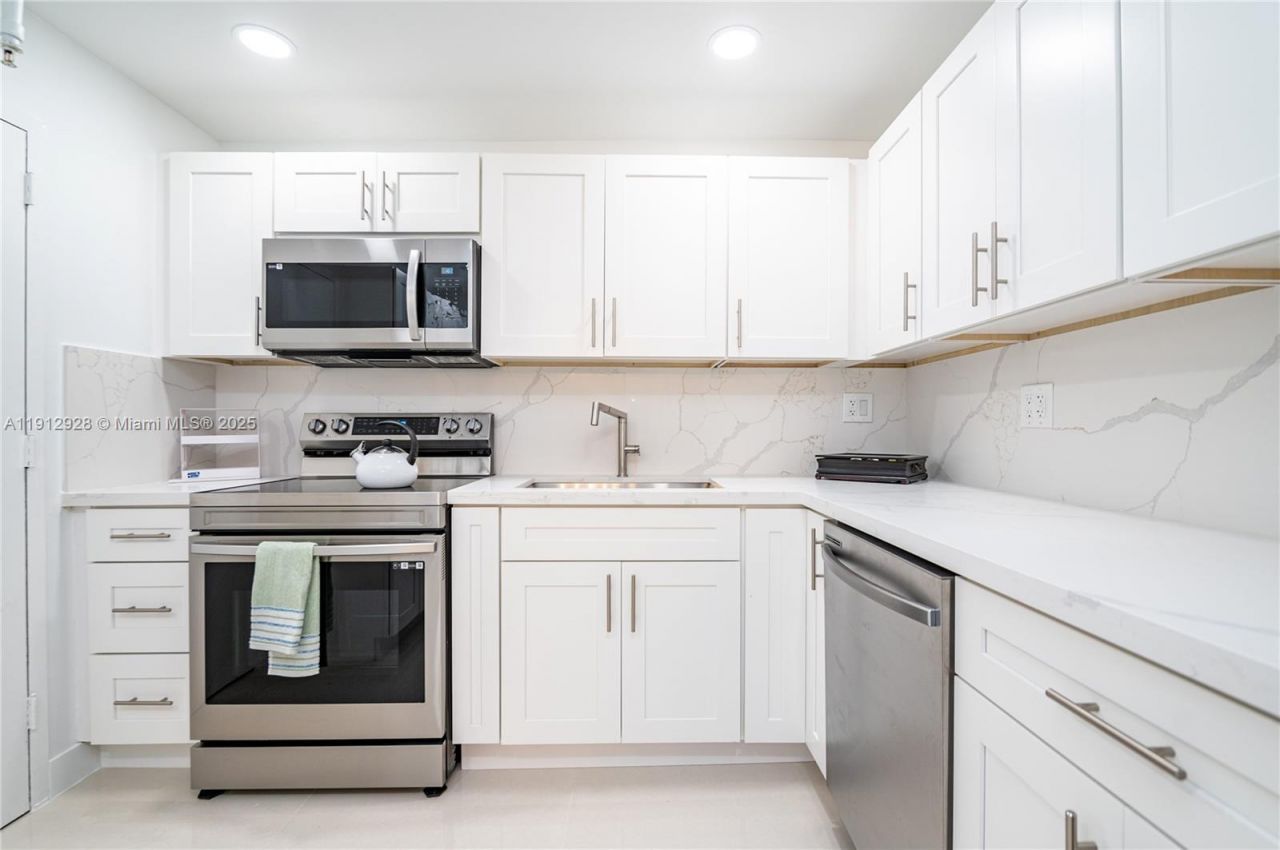 2780 NE 183rd St, Unit 2014, Aventura, FL 33160 Photo