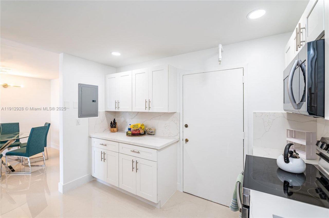 2780 NE 183rd St, Unit 2014, Aventura, FL 33160 Photo