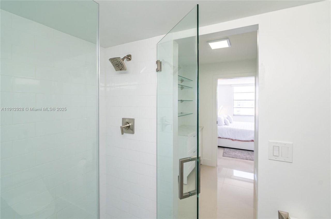 2780 NE 183rd St, Unit 2014, Aventura, FL 33160 Photo