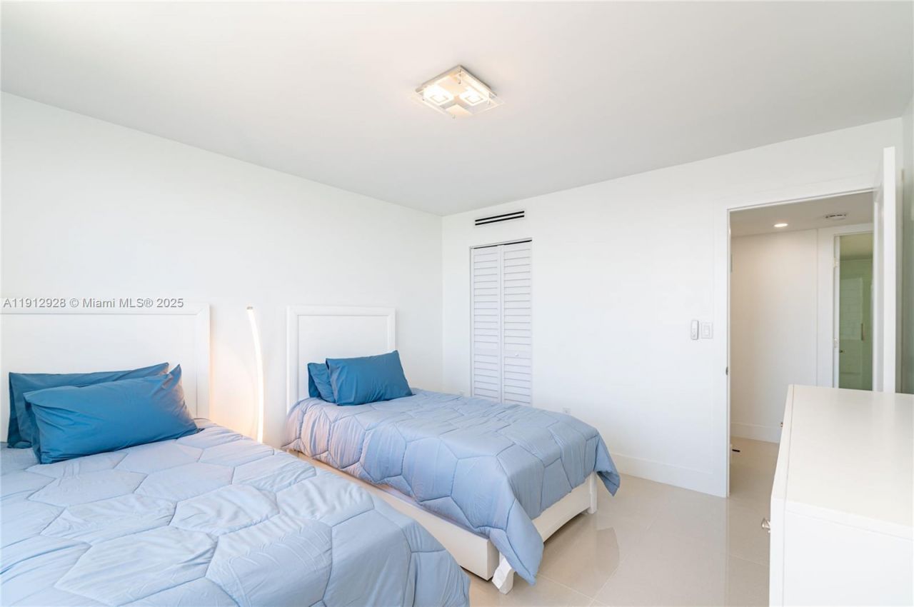 2780 NE 183rd St, Unit 2014, Aventura, FL 33160 Photo