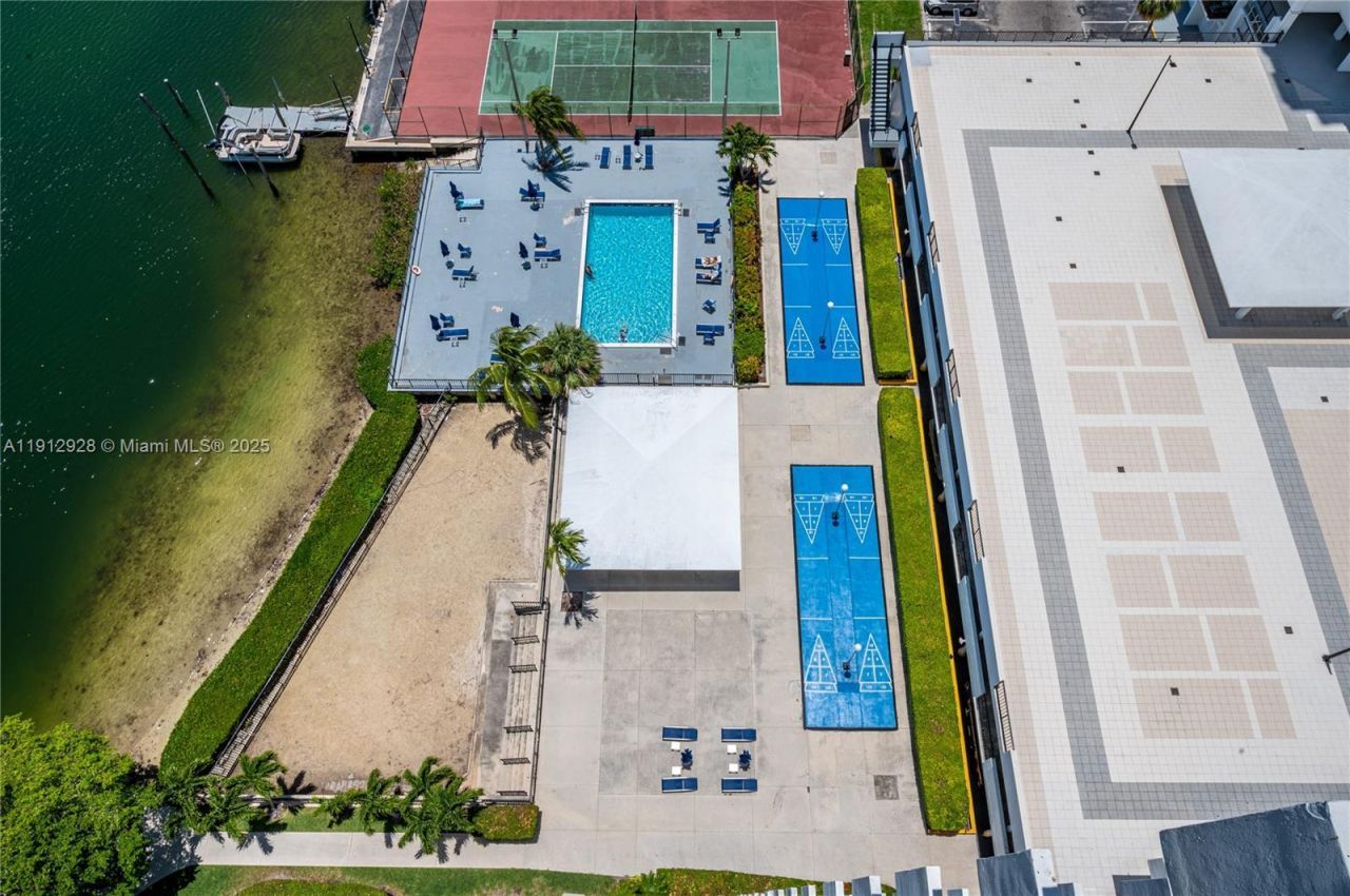 2780 NE 183rd St, Unit 2014, Aventura, FL 33160 Photo