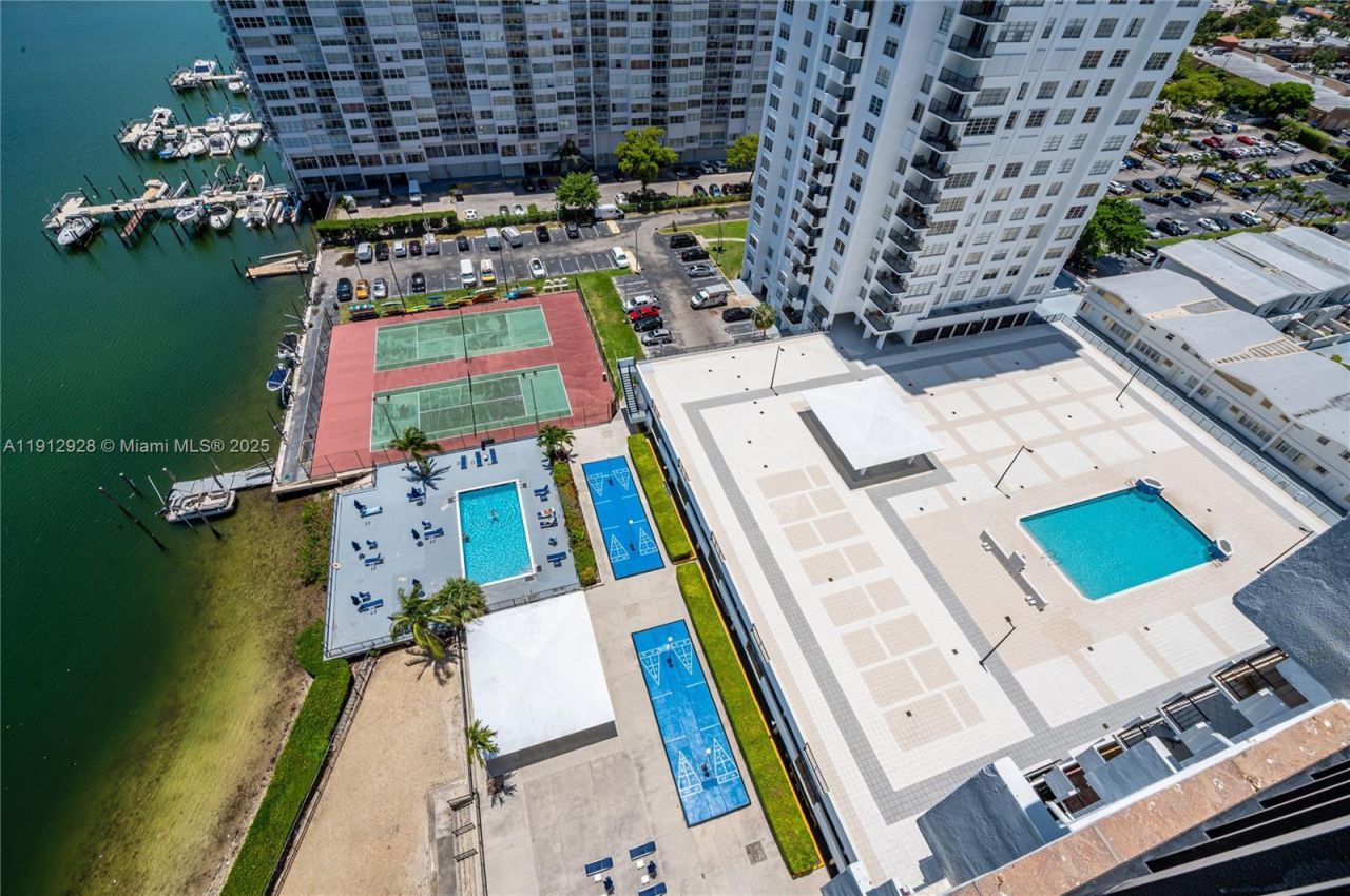 2780 NE 183rd St, Unit 2014, Aventura, FL 33160 Photo