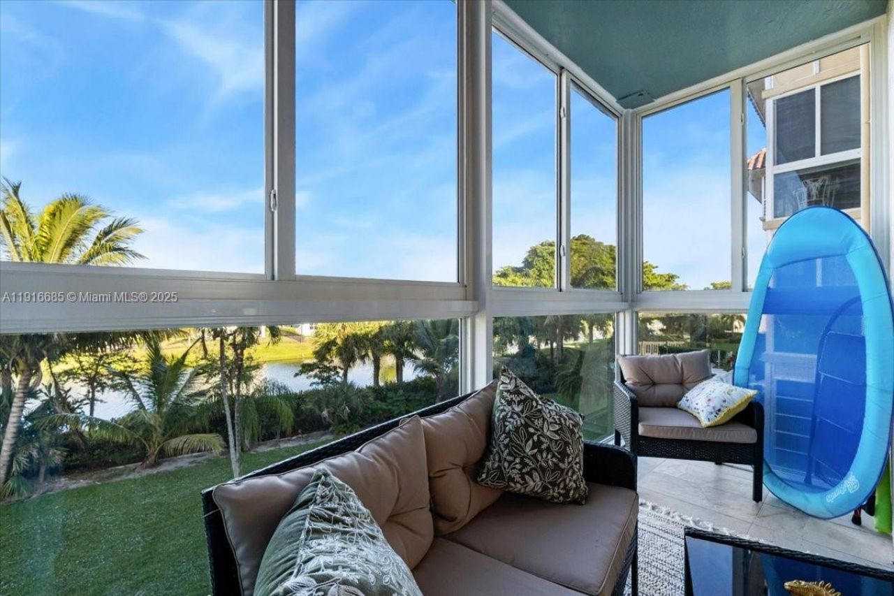 4100 Crystal Lake Dr, Unit 302, Deerfield Beach, FL 33064 Photo