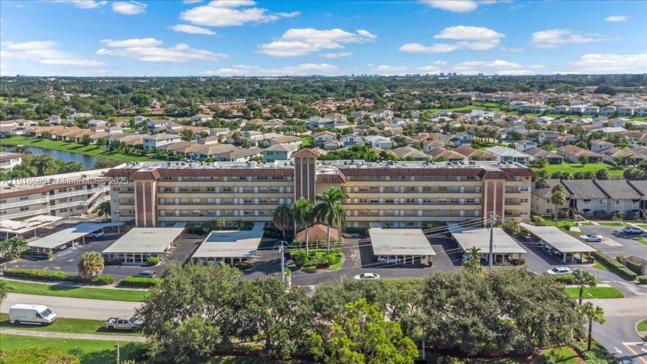 4100 Crystal Lake Dr, Unit 302, Deerfield Beach, FL 33064 Photo