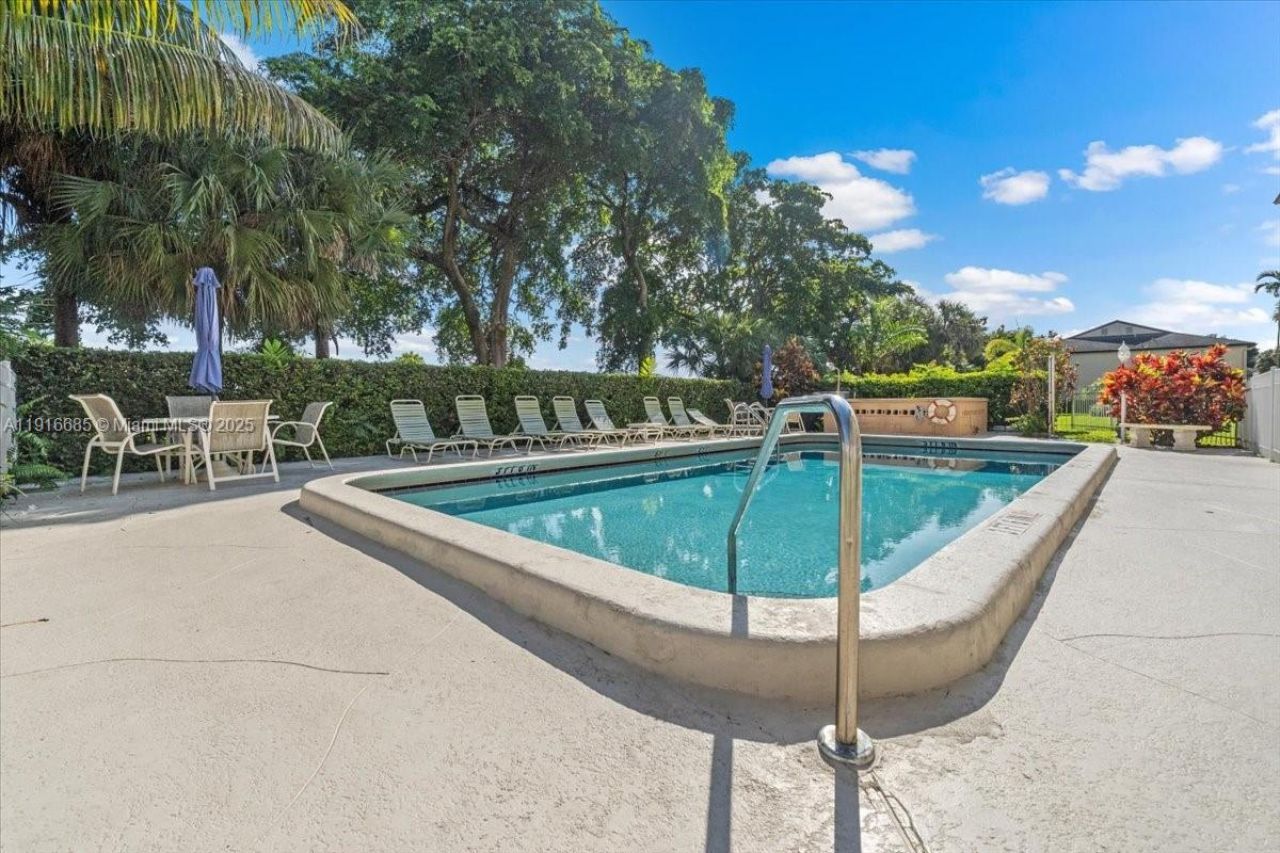 4100 Crystal Lake Dr, Unit 302, Deerfield Beach, FL 33064 Photo