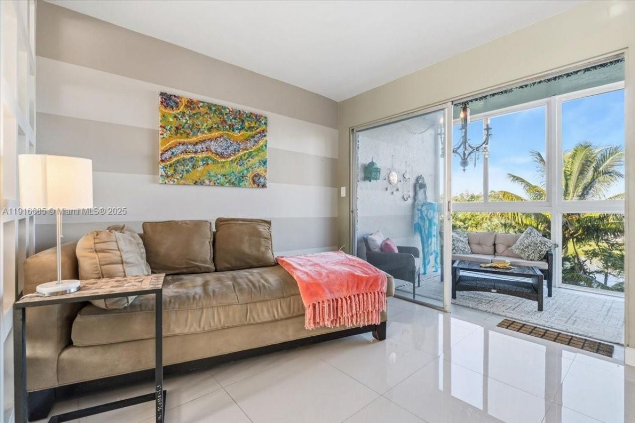 4100 Crystal Lake Dr, Unit 302, Deerfield Beach, FL 33064 Photo