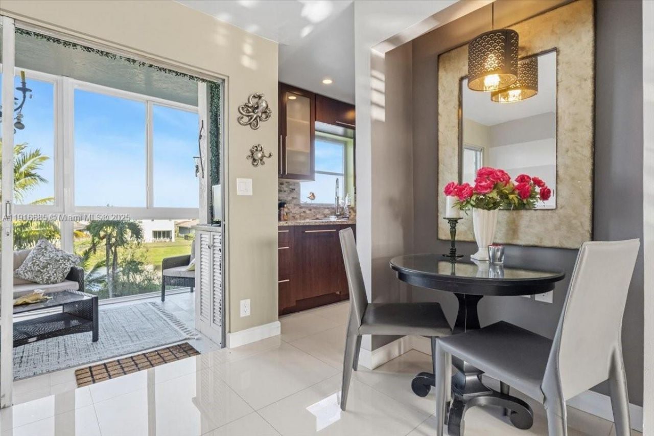 4100 Crystal Lake Dr, Unit 302, Deerfield Beach, FL 33064 Photo