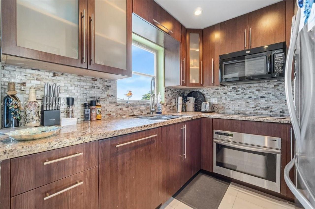 4100 Crystal Lake Dr, Unit 302, Deerfield Beach, FL 33064 Photo