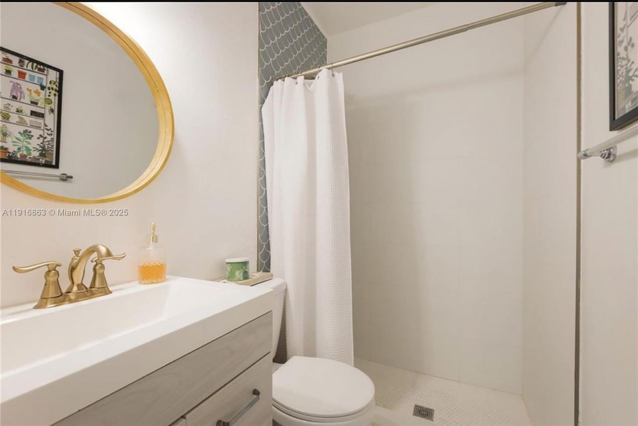 3422 SW 25th St, Miami, FL 33133 Photo