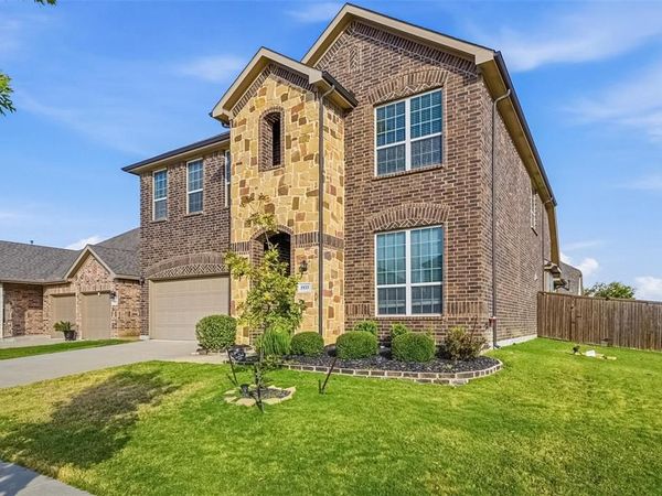 1933 Steppe Trail Drive, Aubrey, TX 76227