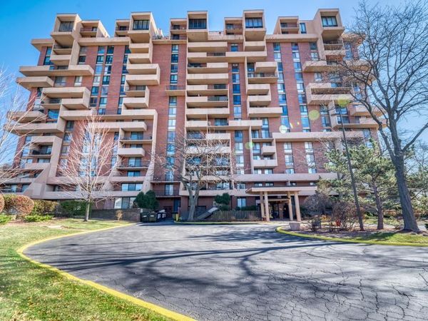 465 W Dominion Drive, Unit 1001, Wood Dale, IL 60191