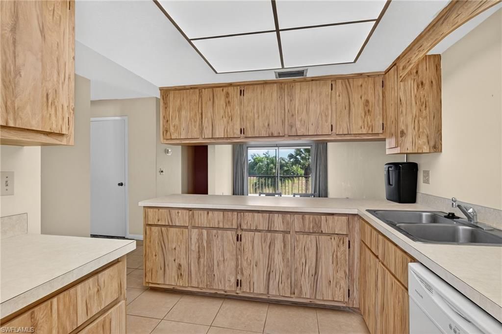 16031 Dublin Cir, Unit 204, Fort Myers, FL 33908 Photo