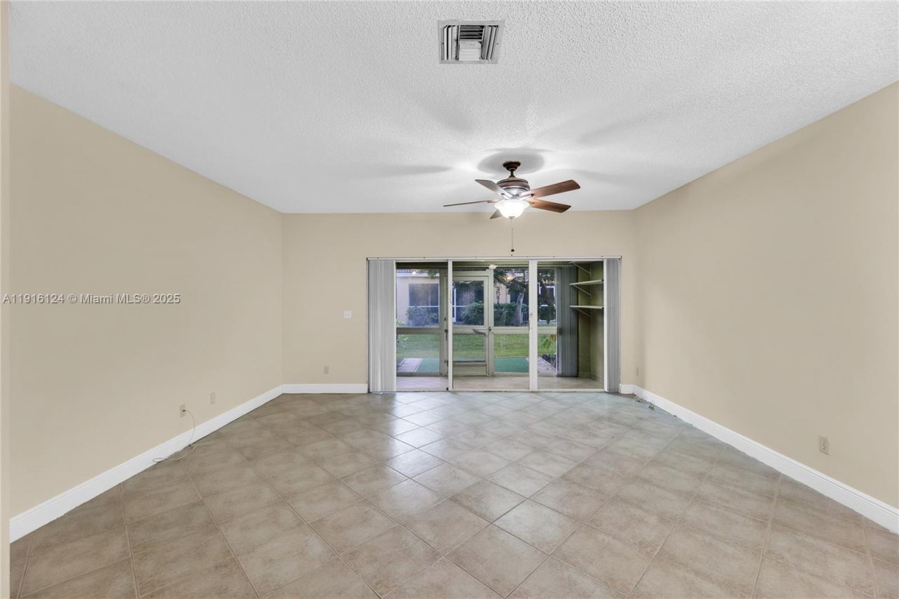 304 SW 120th Ave, Unit 304, Pembroke Pines, FL 33025 Photo