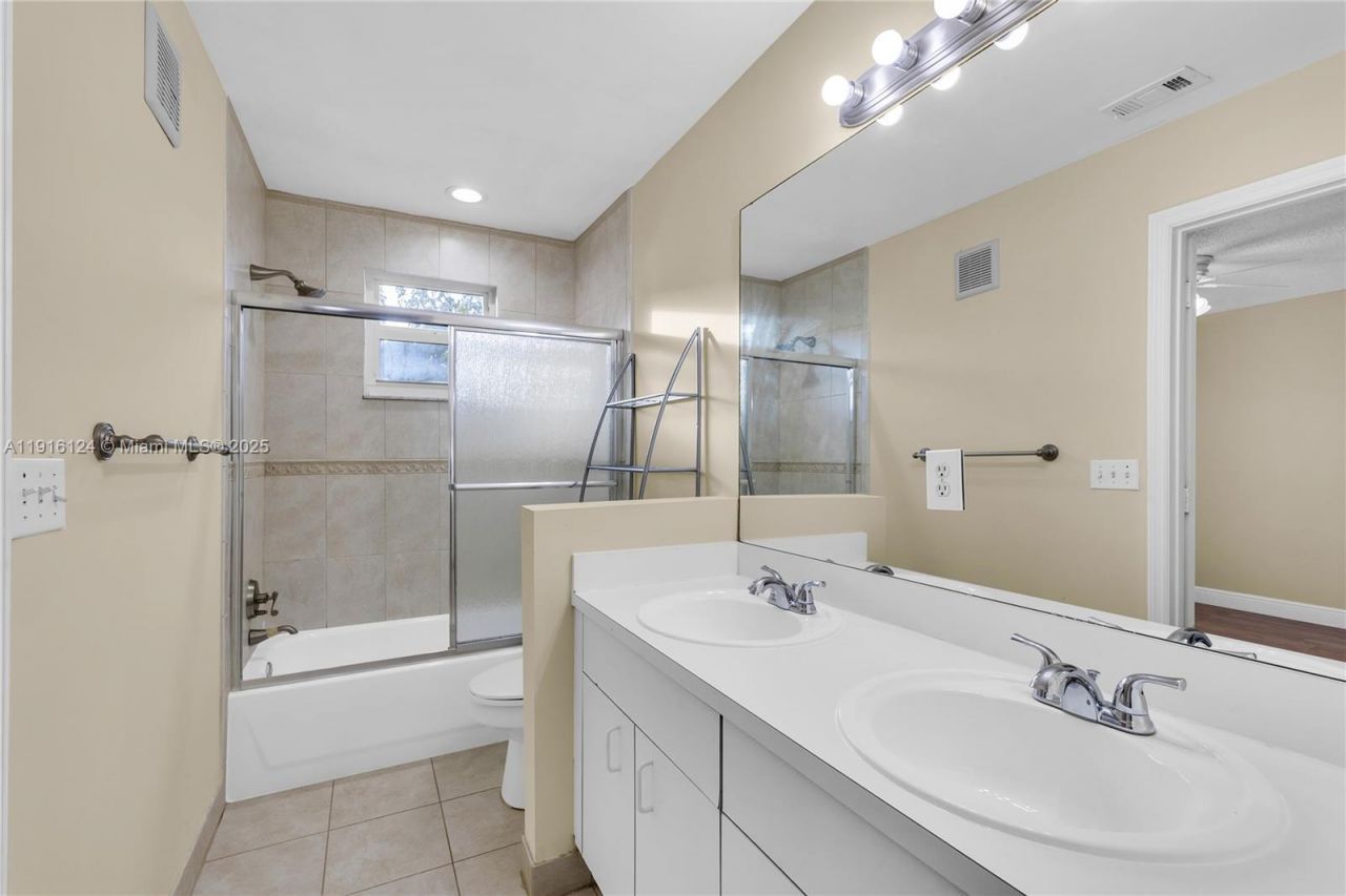 304 SW 120th Ave, Unit 304, Pembroke Pines, FL 33025 Photo