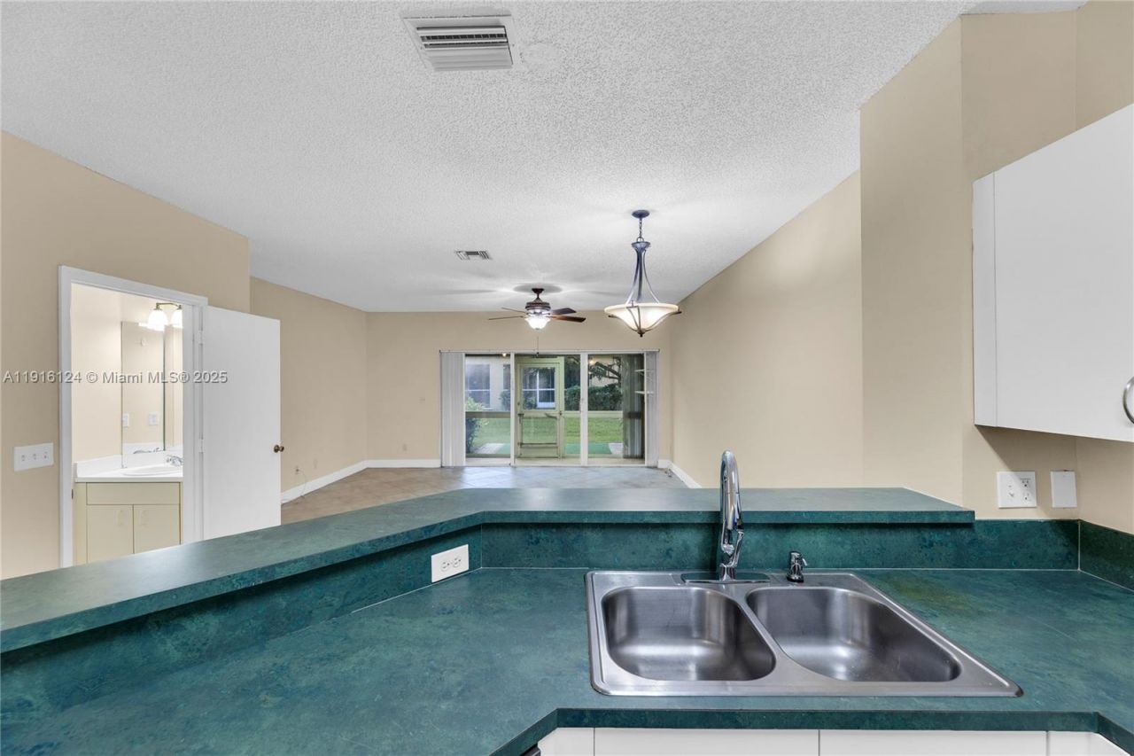 304 SW 120th Ave, Unit 304, Pembroke Pines, FL 33025 Photo