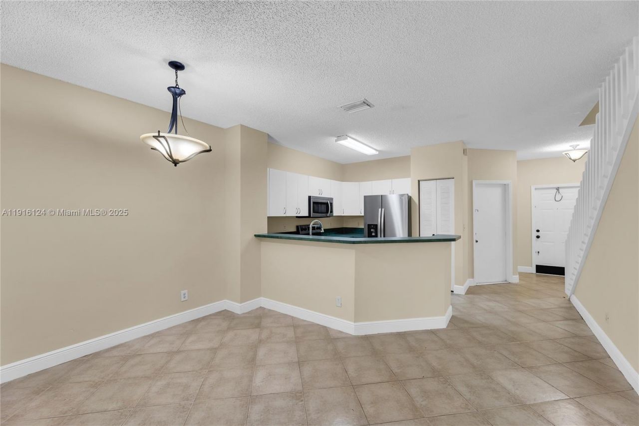 304 SW 120th Ave, Unit 304, Pembroke Pines, FL 33025 Photo