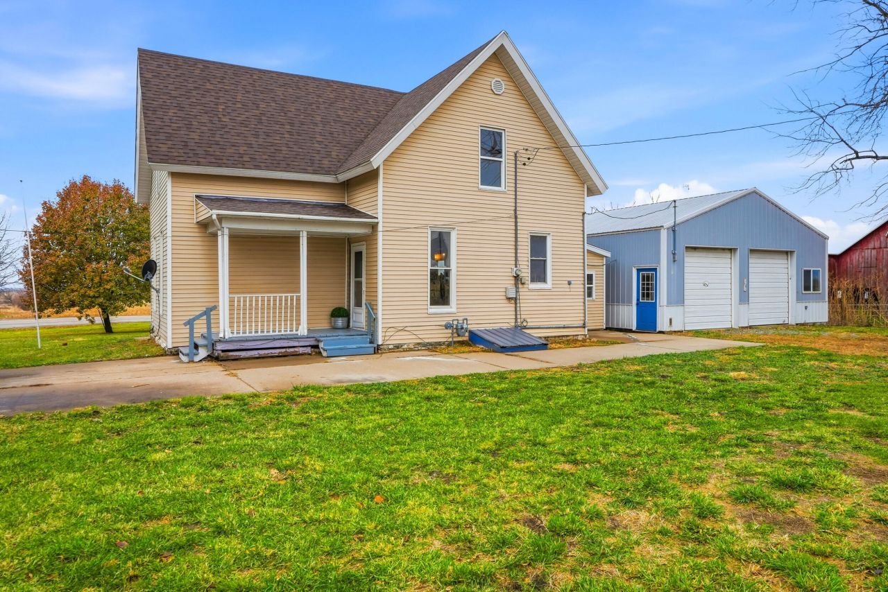 2902 Water St, Columbus City, IA 52737 Main Photo