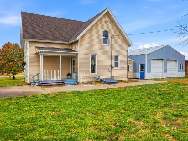 2902 WATER ST, Columbus City, IA 52737