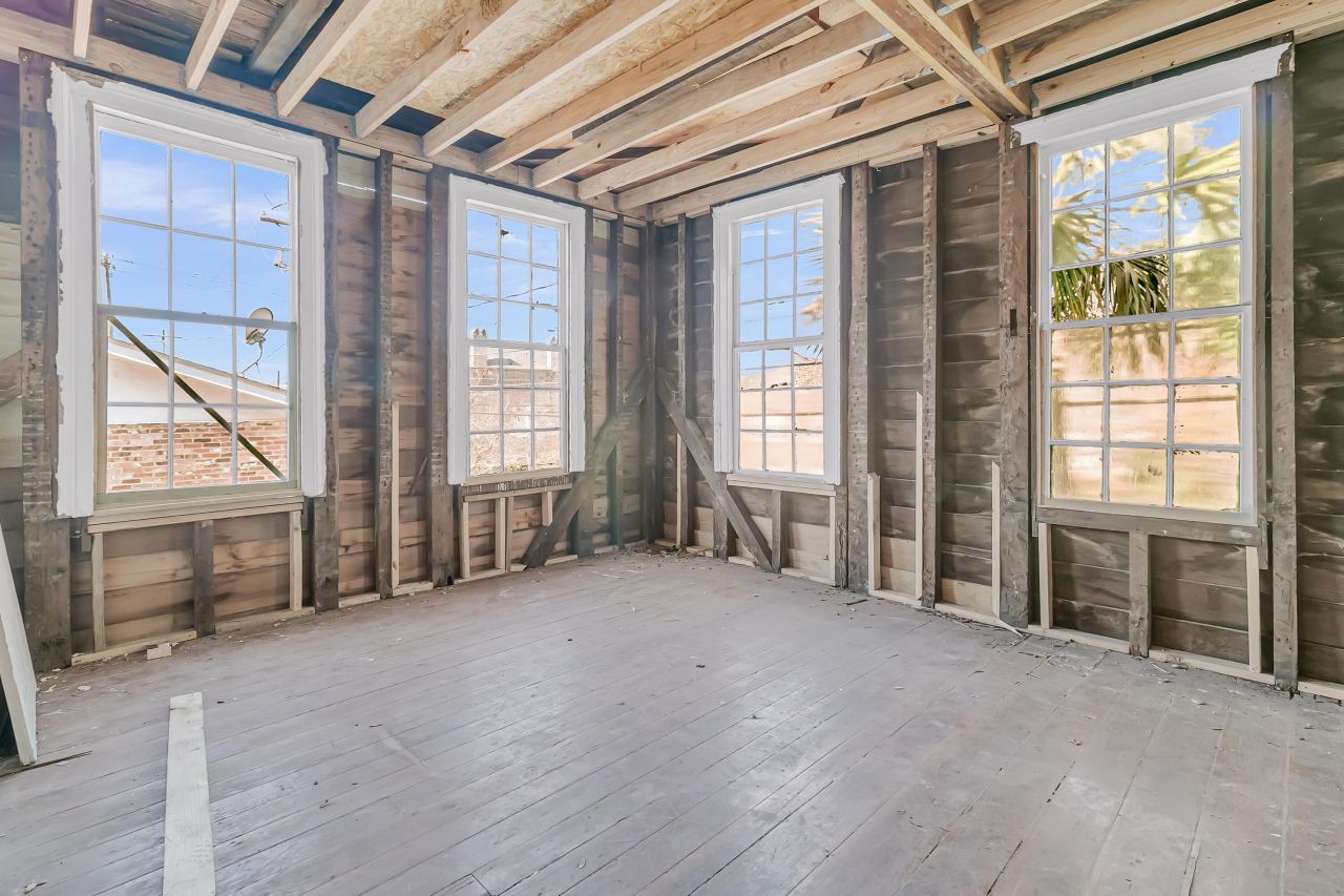 155 Queen Street Photo 10