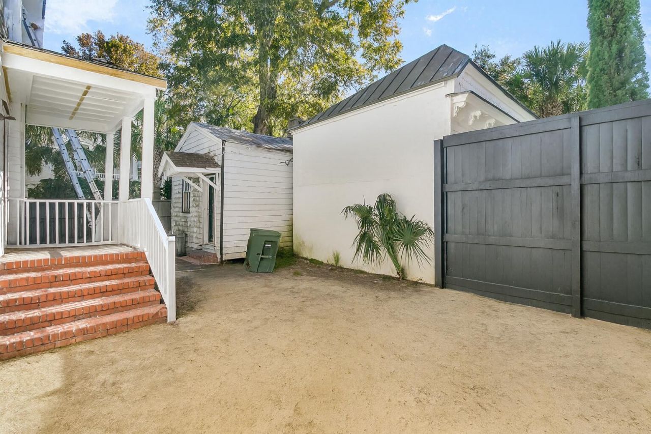 155 Queen Street Photo 11