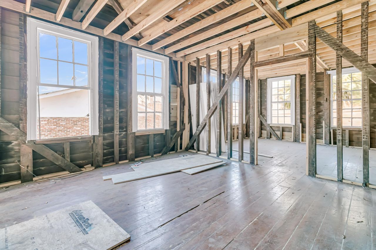 155 Queen Street Photo 8