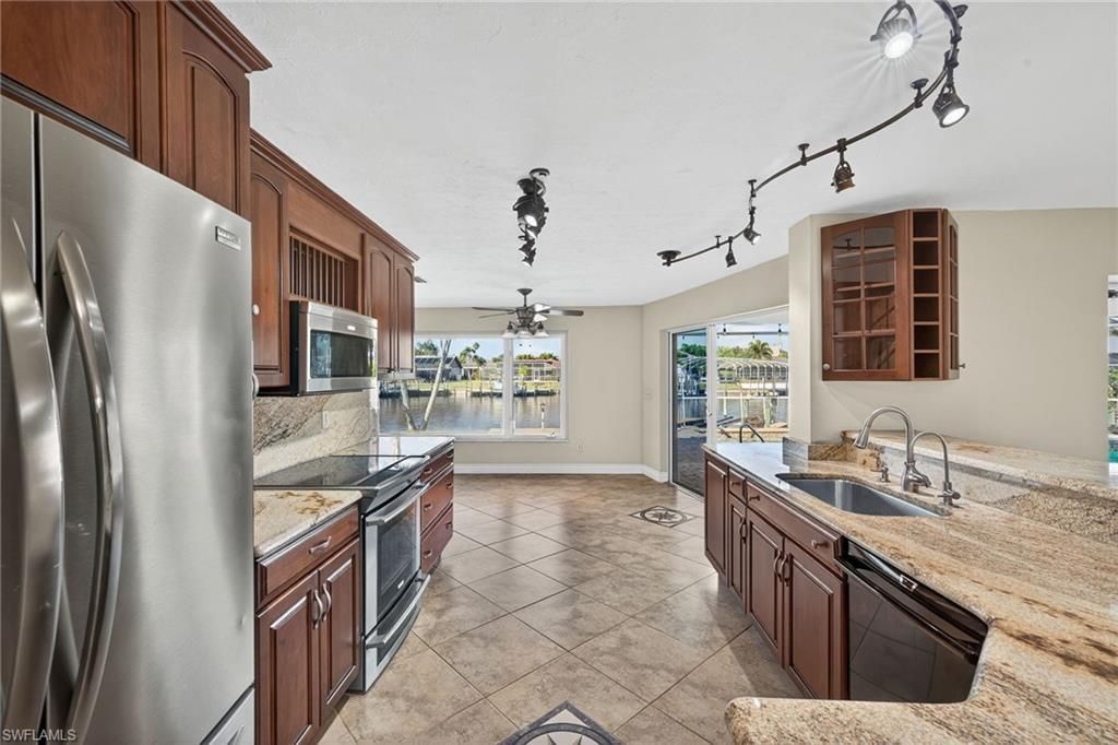 1921 SE 36th St, Cape Coral, FL 33904 Photo