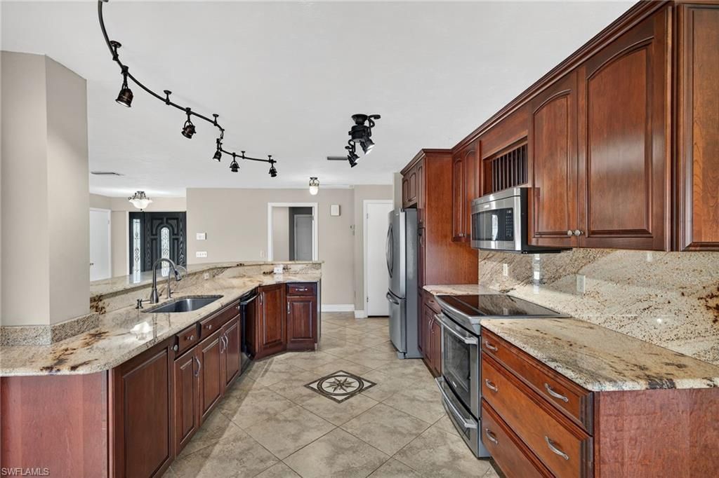 1921 SE 36th St, Cape Coral, FL 33904 Photo