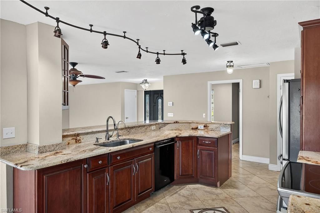 1921 SE 36th St, Cape Coral, FL 33904 Photo