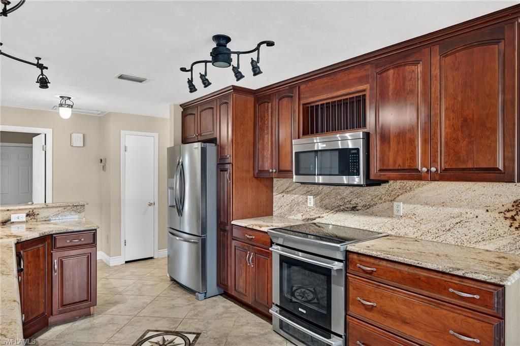 1921 SE 36th St, Cape Coral, FL 33904 Photo