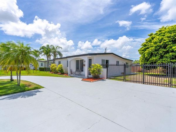 11030 SW 42 ST, Miami, FL 33165