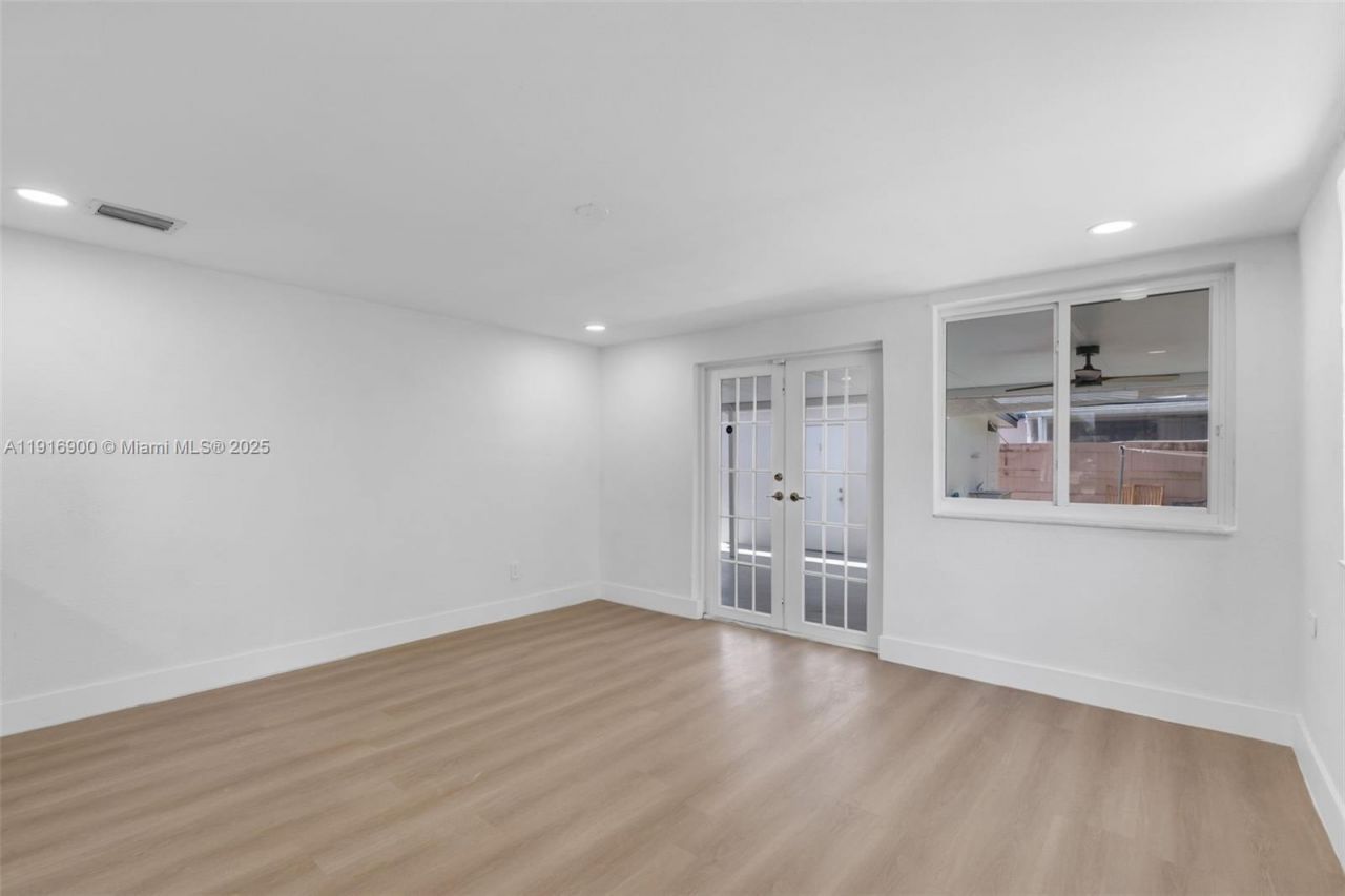 11030 SW 42 St, Miami, FL 33165 Photo