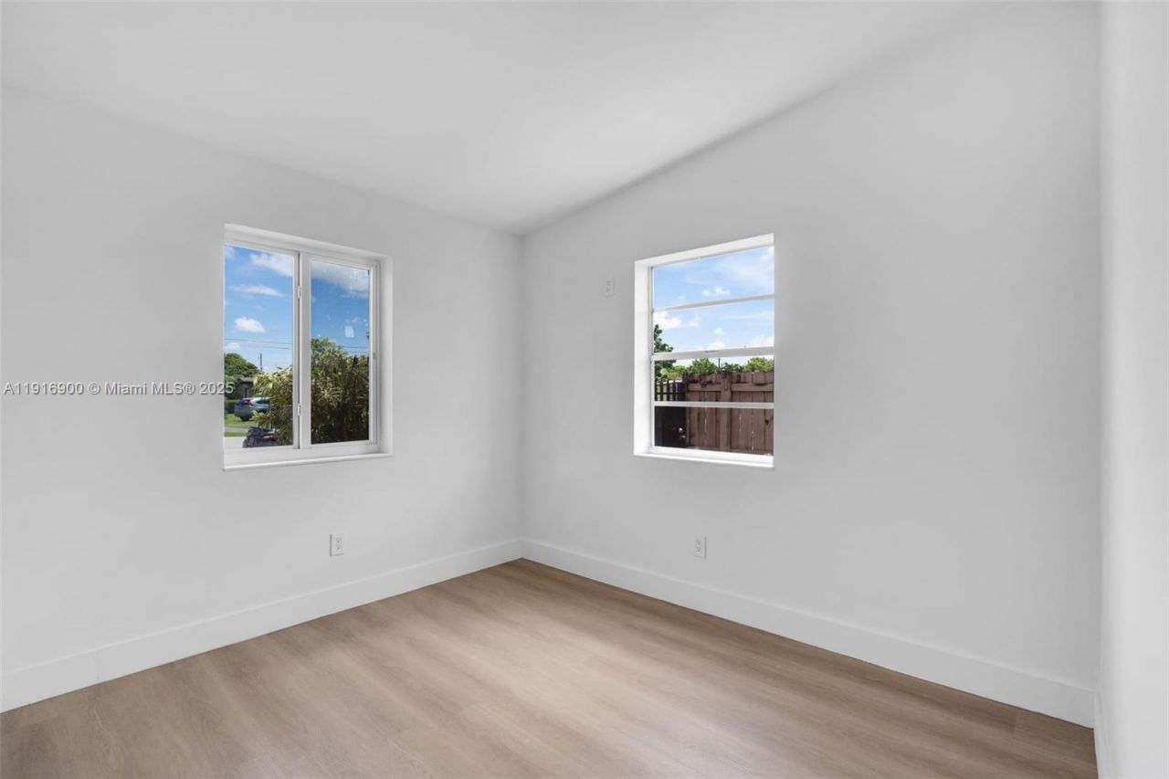 11030 SW 42 St, Miami, FL 33165 Photo